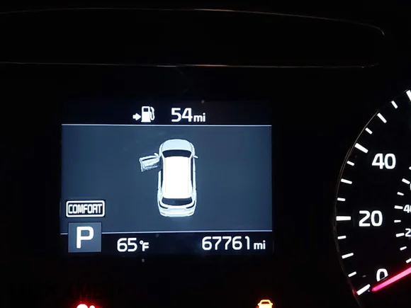 ✅ 2020 Kia Sorento LX • VIN: 5XYPGDA36LG660455 • Lot: 43386168. Wystawiony na IAAI z przebiegiem 67 761 mil. Bezpłatny archiwum sprzedaży aukcyjnych z USA i szczegółowy raport historii pojazdu na DreamBid. Zdjęcie 7.
