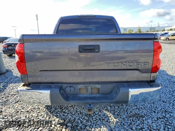 ✅ 2017 Toyota Tundra SR5 • VIN: 5TFEM5F1XHX113674 • Lot: 99735255. Wystawiony na Copart z przebiegiem 101 362 mil. Bezpłatny archiwum sprzedaży aukcyjnych z USA i szczegółowy raport historii pojazdu na DreamBid. Zdjęcie 6.
