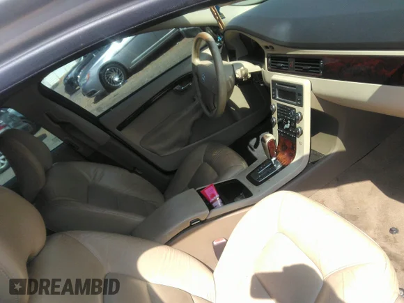 ✅ 2008 Volvo V70 • VIN: YV1BW982281040727 • Lot: 43244991. Wystawiony na IAAI z przebiegiem 215 697 mil. Bezpłatny archiwum sprzedaży aukcyjnych z USA i szczegółowy raport historii pojazdu na DreamBid. Zdjęcie 5.