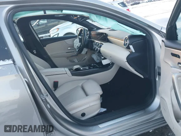 ✅ 2020 Mercedes-Benz A 220 • VIN: W1K3G4EB3LW043068 • Lot: 43953042. Wystawiony na IAAI z przebiegiem 84 119 mil. Bezpłatny archiwum sprzedaży aukcyjnych z USA i szczegółowy raport historii pojazdu na DreamBid. Zdjęcie 5.