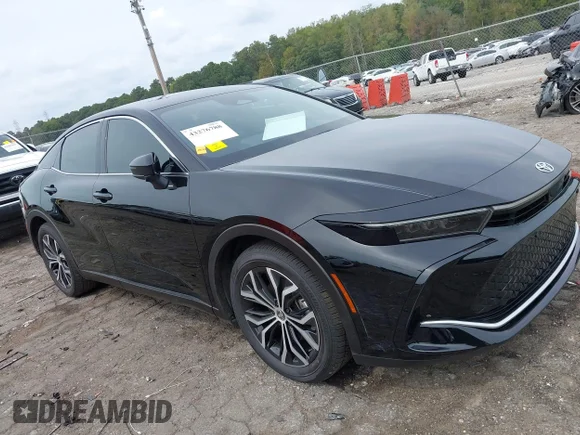 ✅ 2023 Toyota Crown XLE • VIN: JTDAAAAF8P3000301 • Лот: 43276788. Опубликован ранее на IAAI с пробегом 17 100 миль. Бесплатный доступ к архиву аукционных продаж из США и подробный отчёт об истории автомобиля на DreamBid. Изображение 1.