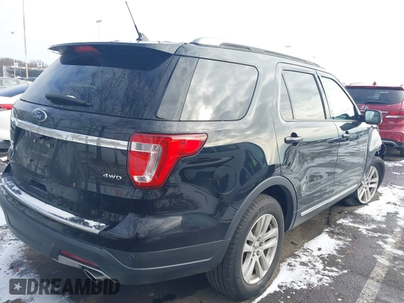 ✅ 2018 Ford Explorer XLT • VIN: 1FM5K8D85JGB02705 • Lot: 44059914. Wystawiony na IAAI z przebiegiem 97 923 mil. Bezpłatny archiwum sprzedaży aukcyjnych z USA i szczegółowy raport historii pojazdu na DreamBid. Zdjęcie 4.