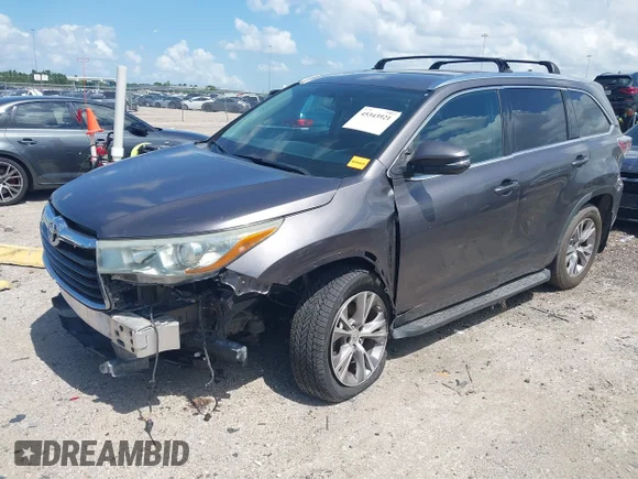 ✅ 2015 Toyota Highlander XLE • VIN: 5TDJKRFH5FS208574 • Lot: 45343921. Listed on IAAI with 102,038 mi. Free auction sales archive from the USA and detailed vehicle history report at DreamBid. Image 2.