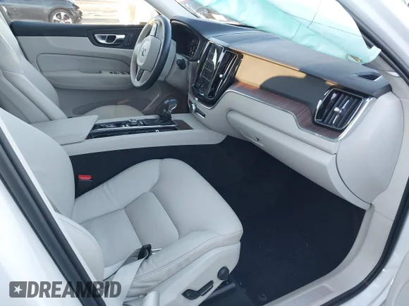 ✅ 2021 Volvo XC60 Momentum • VIN: YV4A22RKXM1783209 • Lot: 41289999. Wystawiony na IAAI z przebiegiem 36 483 mil. Bezpłatny archiwum sprzedaży aukcyjnych z USA i szczegółowy raport historii pojazdu na DreamBid. Zdjęcie 5.