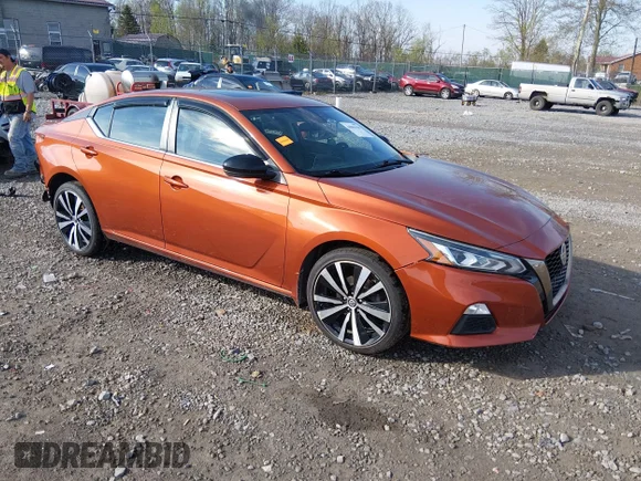✅ 2020 Nissan Altima SR • VIN: 1N4BL4CW2LC137327 • Lot: 44886188. Wystawiony na IAAI z przebiegiem 130 024 mil. Bezpłatny archiwum sprzedaży aukcyjnych z USA i szczegółowy raport historii pojazdu na DreamBid. Zdjęcie 1.