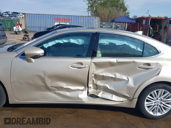 ✅ 2016 Lexus ES 330 • VIN: 58ABK1GG3GU008208 • Lot: 44484481. Listed on IAAI with 44,610 mi. Free auction sales archive from the USA and detailed vehicle history report at DreamBid. Image 6.