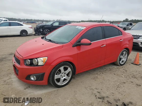 ✅ 2015 Chevrolet Sonic LTZ • VIN: 1G1JE5SB4F4117785 • Lot: 84878844. Wystawiony na Copart z przebiegiem 121 819 mil. Bezpłatny archiwum sprzedaży aukcyjnych z USA i szczegółowy raport historii pojazdu na DreamBid. Zdjęcie 1.