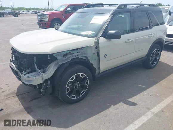 ✅ 2025 Ford Bronco Sport Outer Banks • VIN: 3FMCR9CN2SRE53677 • Lot: 44982897. Wystawiony na IAAI z przebiegiem 19 709 mil. Bezpłatny archiwum sprzedaży aukcyjnych z USA i szczegółowy raport historii pojazdu na DreamBid. Zdjęcie 2.