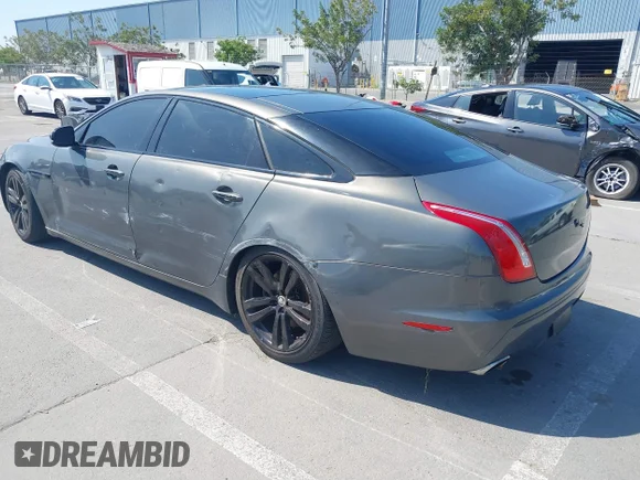 ✅ 2011 Jaguar XJ XJL • VIN: SAJWA2GB7BLV20516 • Lot: 40503220. Wystawiony na IAAI z przebiegiem 102 410 mil. Bezpłatny archiwum sprzedaży aukcyjnych z USA i szczegółowy raport historii pojazdu na DreamBid. Zdjęcie 3.
