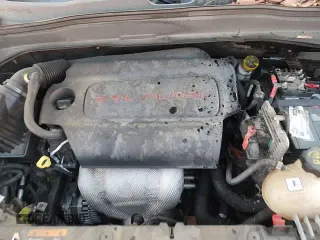 ✅ 2017 Jeep Renegade Latitude • VIN: ZACCJBBB8HPF97795 • Lot: 93347575. Listed on Copart with 98,147 mi. Free auction sales archive from the USA and detailed vehicle history report at DreamBid. Image 13.