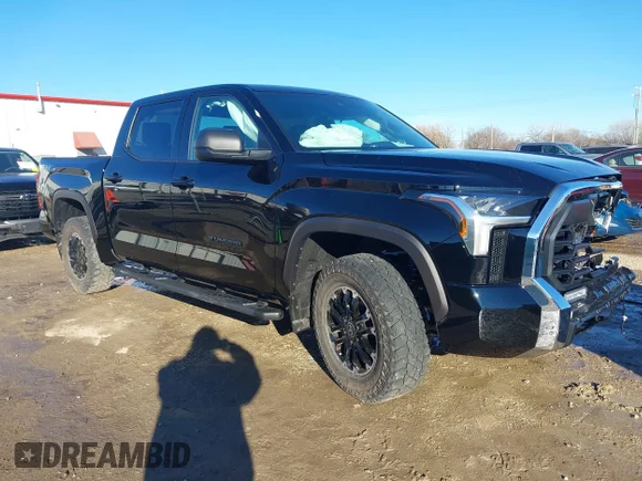 ✅ 2026 Toyota Tundra SR5 • VIN: 5TFLA5DBXTX349827 • Lot: 43908959. Wystawiony na IAAI z przebiegiem 588 mil. Bezpłatny archiwum sprzedaży aukcyjnych z USA i szczegółowy raport historii pojazdu na DreamBid. Zdjęcie 1.