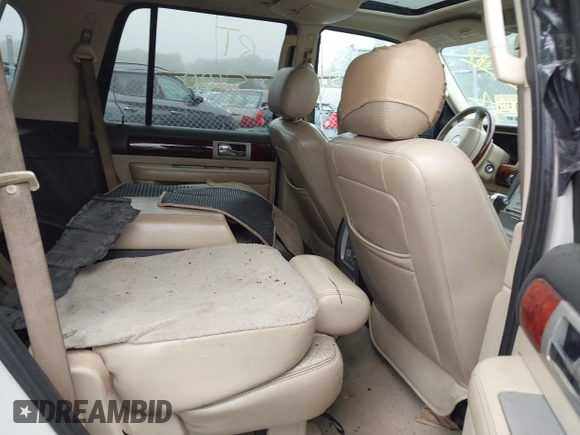 ✅ 2006 Lincoln Navigator Luxury • VIN: 5LMFU28546LJ10057 • Lot: 42514484. Wystawiony na IAAI z przebiegiem Nie podano. Bezpłatny archiwum sprzedaży aukcyjnych z USA i szczegółowy raport historii pojazdu na DreamBid. Zdjęcie 8.