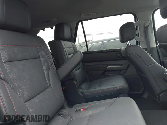 ✅ 2023 Toyota Sequoia SR5 • VIN: 7SVAAABA5PX007207 • Lot: 41890449. Wystawiony na IAAI z przebiegiem 17 290 mil. Bezpłatny archiwum sprzedaży aukcyjnych z USA i szczegółowy raport historii pojazdu na DreamBid. Zdjęcie 8.