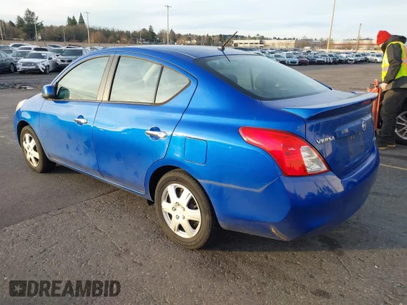 ✅ 2013 Nissan Versa S • VIN: 3N1CN7AP7DL832417 • Lot: 44041115. Wystawiony na IAAI z przebiegiem 136 362 mil. Bezpłatny archiwum sprzedaży aukcyjnych z USA i szczegółowy raport historii pojazdu na DreamBid. Zdjęcie 3.