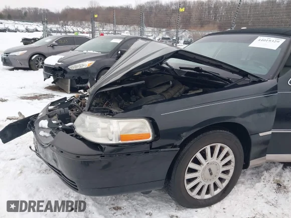 ✅ 2005 Lincoln Town Car Signature Limited • VIN: 1LNHM82WX5Y607132 • Lot: 44019329. Wystawiony na IAAI z przebiegiem 204 223 mil. Bezpłatny archiwum sprzedaży aukcyjnych z USA i szczegółowy raport historii pojazdu na DreamBid. Zdjęcie 6.