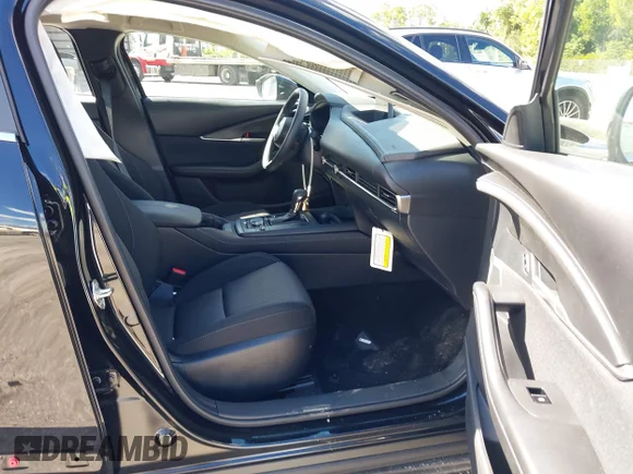 ✅ 2025 Mazda CX-30 S • VIN: 3MVDMBAMXSM843964 • Лот: 43451113. Опубліковано раніше на IAAI з пробігом 514 миль. Безкоштовний доступ до архіву аукціонних продажів зі США та докладний звіт про історію автомобіля на DreamBid. Зображення 5.
