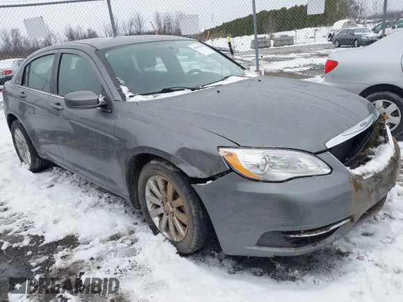 ✅ 2012 Chrysler 200 Touring • VIN: 1C3CCBBB3CN125617 • Lot: 41010786. Wystawiony na IAAI z przebiegiem 22 858 mil. Bezpłatny archiwum sprzedaży aukcyjnych z USA i szczegółowy raport historii pojazdu na DreamBid. Zdjęcie 1.