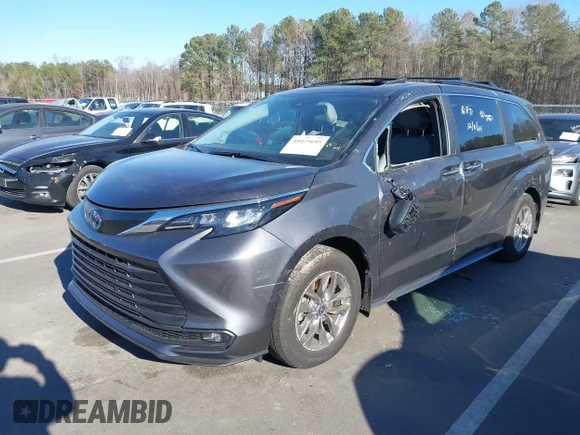 ✅ 2025 Toyota Sienna XLE • VIN: 5TDJRKEC0SS258723 • Lot: 44025695. Wystawiony na IAAI z przebiegiem 8 623 mil. Bezpłatny archiwum sprzedaży aukcyjnych z USA i szczegółowy raport historii pojazdu na DreamBid. Zdjęcie 2.