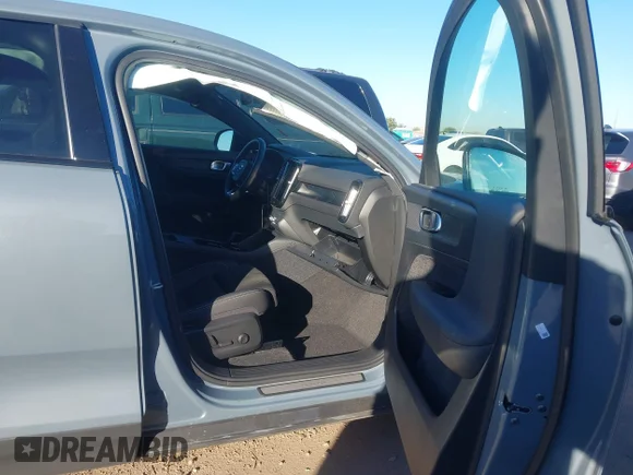✅ 2023 Volvo C40 Plus • VIN: YV4ED3GL5P2062534 • Лот: 44173019. Опубліковано раніше на IAAI з пробігом 20 652 миль. Безкоштовний доступ до архіву аукціонних продажів зі США та докладний звіт про історію автомобіля на DreamBid. Зображення 5.
