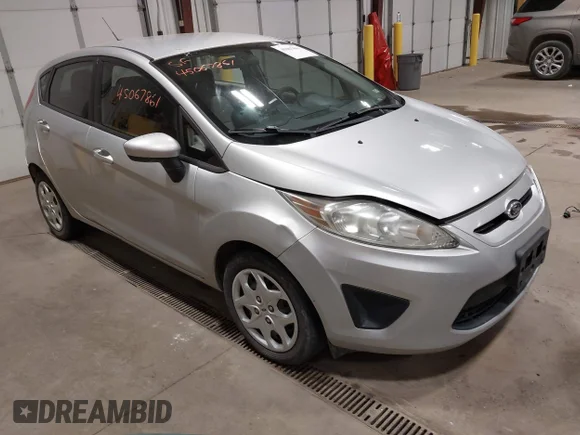 ✅ 2013 Ford Fiesta S • VIN: 3FADP4TJXDM200840 • Лот: 45067861. Опубликован ранее на IAAI с пробегом 154 705 миль. Бесплатный доступ к архиву аукционных продаж из США и подробный отчёт об истории автомобиля на DreamBid. Изображение 1.