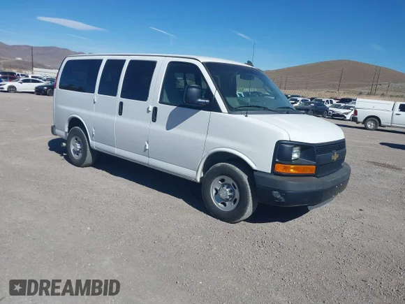 ✅ 2016 Chevrolet Express Passenger LS • VIN: 1GNWGEFG5G1293669 • Lot: 44601825. Wystawiony na IAAI z przebiegiem 16 799 mil. Bezpłatny archiwum sprzedaży aukcyjnych z USA i szczegółowy raport historii pojazdu na DreamBid. Zdjęcie 1.