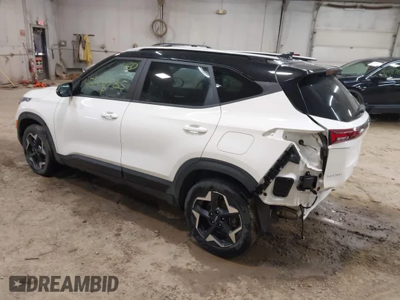 ✅ 2025 Kia Seltos S • VIN: KNDEUCAA3S7791640 • Lot: 45126785. Wystawiony na IAAI z przebiegiem 20 549 mil. Bezpłatny archiwum sprzedaży aukcyjnych z USA i szczegółowy raport historii pojazdu na DreamBid. Zdjęcie 3.