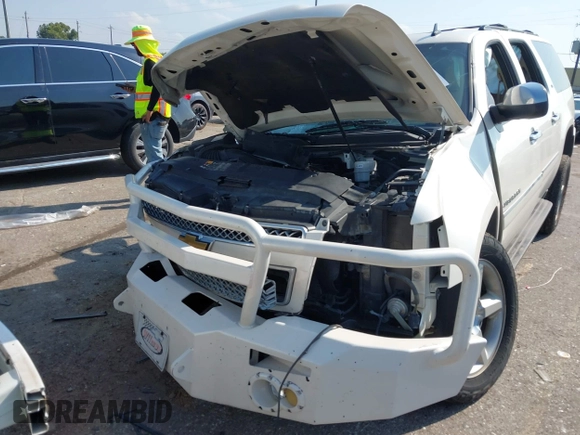 ✅ 2013 Chevrolet Suburban LTZ • VIN: 1GNSCKE03DR252662 • Lot: 43209732. Wystawiony na IAAI z przebiegiem 146 502 mil. Bezpłatny archiwum sprzedaży aukcyjnych z USA i szczegółowy raport historii pojazdu na DreamBid. Zdjęcie 6.