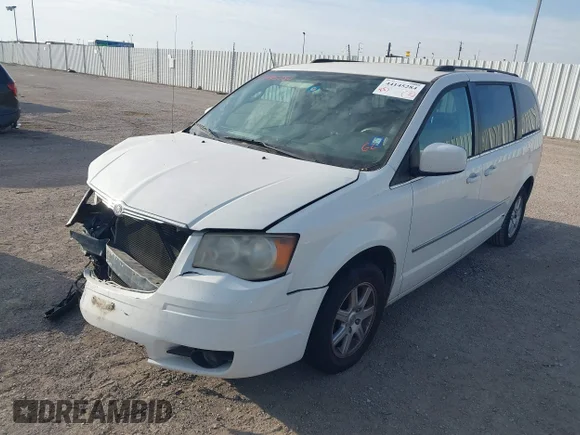 ✅ 2010 Chrysler Town & Country Touring • VIN: 2A4RR5D16AR359299 • Lot: 44145284. Wystawiony na IAAI z przebiegiem 315 180 mil. Bezpłatny archiwum sprzedaży aukcyjnych z USA i szczegółowy raport historii pojazdu na DreamBid. Zdjęcie 2.