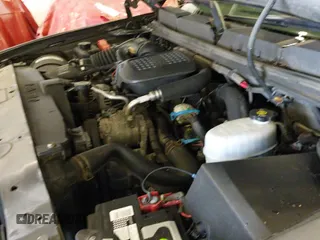 ✅ 2008 Chevrolet Silverado 2500HD 1LT • VIN: 1GCHK29698E176379 • Lot: 41808600. Wystawiony na IAAI z przebiegiem 182 610 mil. Bezpłatny archiwum sprzedaży aukcyjnych z USA i szczegółowy raport historii pojazdu na DreamBid. Zdjęcie 24.