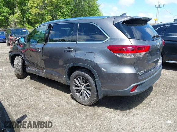 ✅ 2017 Toyota Highlander XLE • VIN: 5TDJZRFH2HS473841 • Lot: 45207386. Listed on IAAI with 103,062 mi. Free auction sales archive from the USA and detailed vehicle history report at DreamBid. Image 3.