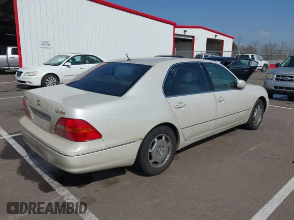 ✅ 2002 Lexus LS 430 • VIN: JTHBN30F520080378 • Лот: 44488240. Опубліковано раніше на IAAI з пробігом 278 604 миль. Безкоштовний доступ до архіву аукціонних продажів зі США та докладний звіт про історію автомобіля на DreamBid. Зображення 4.