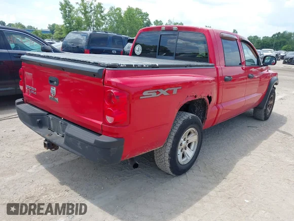 ✅ 2008 Dodge Dakota SXT • VIN: 1D7HW38K78S519142 • Lot: 42718182. Wystawiony na IAAI z przebiegiem 144 863 mil. Bezpłatny archiwum sprzedaży aukcyjnych z USA i szczegółowy raport historii pojazdu na DreamBid. Zdjęcie 4.