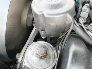 ✅ 1987 Mercedes-Benz 560 SL • VIN: WDBBA48D0HA070025 • Лот: 43801431. Опубликован ранее на IAAI с пробегом 112 224 миль. Бесплатный доступ к архиву аукционных продаж из США и подробный отчёт об истории автомобиля на DreamBid. Изображение 19.