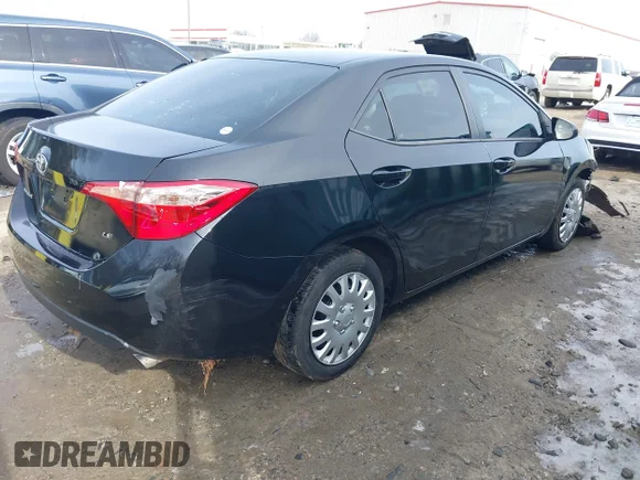 ✅ 2018 Toyota Corolla LE • VIN: 5YFBURHE9JP768018 • Lot: 44232756. Wystawiony na IAAI z przebiegiem 123 814 mil. Bezpłatny archiwum sprzedaży aukcyjnych z USA i szczegółowy raport historii pojazdu na DreamBid. Zdjęcie 4.