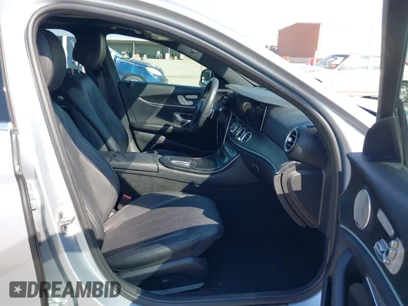 ✅ 2022 Mercedes-Benz E 350 • VIN: W1KZF8EB3NB010117 • Lot: 43010760. Wystawiony na IAAI z przebiegiem 35 172 mil. Bezpłatny archiwum sprzedaży aukcyjnych z USA i szczegółowy raport historii pojazdu na DreamBid. Zdjęcie 5.