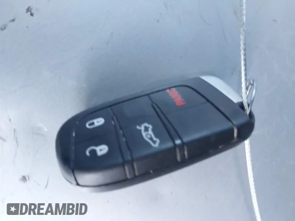 ✅ 2018 Chrysler 300 S • VIN: 2C3CCABGXJH214595 • Lot: 41632920. Wystawiony na IAAI z przebiegiem 137 146 mil. Bezpłatny archiwum sprzedaży aukcyjnych z USA i szczegółowy raport historii pojazdu na DreamBid. Zdjęcie 11.