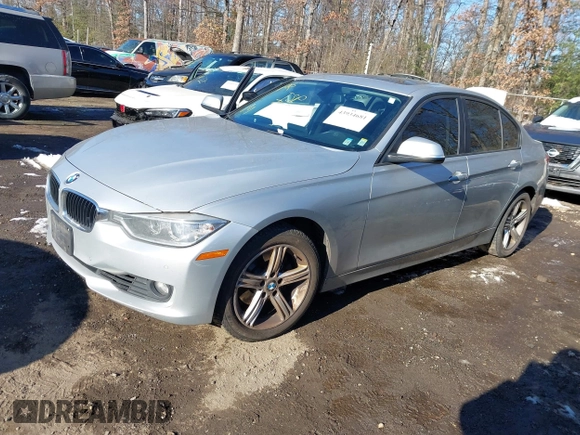 ✅ 2014 BMW 3 Series 328i xDrive • VIN: WBA3B5G55ENS07271 • Lot: 43934681. Wystawiony na IAAI z przebiegiem 122 363 mil. Bezpłatny archiwum sprzedaży aukcyjnych z USA i szczegółowy raport historii pojazdu na DreamBid. Zdjęcie 2.