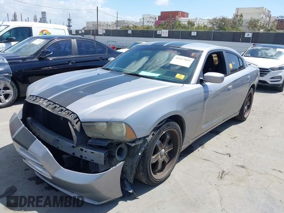 ✅ 2014 Dodge Charger SE • VIN: 2C3CDXBG1EH300299 • Lot: 45217043. Wystawiony na IAAI z przebiegiem 128 301 mil. Bezpłatny archiwum sprzedaży aukcyjnych z USA i szczegółowy raport historii pojazdu na DreamBid. Zdjęcie 6.