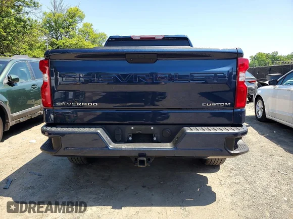 ✅ 2021 Chevrolet Silverado 1500 Custom • VIN: 1GCRYBEK6MZ219682 • Lot: 53452266. Wystawiony na Copart z przebiegiem 58 884 mil. Bezpłatny archiwum sprzedaży aukcyjnych z USA i szczegółowy raport historii pojazdu na DreamBid. Zdjęcie 6.