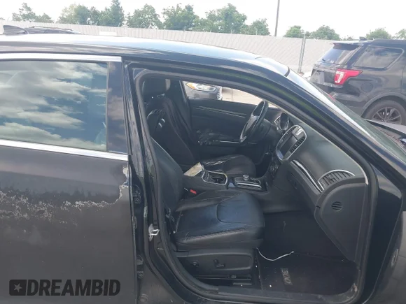 ✅ 2015 Chrysler 300 Limited • VIN: 2C3CCAAGXFH807284 • Lot: 45021167. Listed on IAAI with 235,736 mi. Free auction sales archive from the USA and detailed vehicle history report at DreamBid. Image 5.