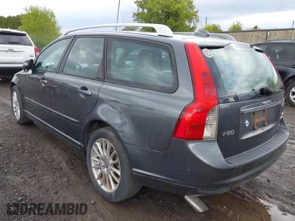 ✅ 2008 Volvo V50 2.5T • VIN: YV1MJ672682396325 • Лот: 45046395. Опубликован ранее на IAAI с пробегом 122 394 миль. Бесплатный доступ к архиву аукционных продаж из США и подробный отчёт об истории автомобиля на DreamBid. Изображение 3.