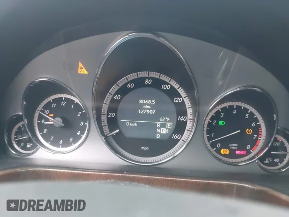 ✅ 2011 Mercedes-Benz E 550 Luxury • VIN: WDDHF7CB7BA411826 • Lot: 43402943. Wystawiony na IAAI z przebiegiem 127 907 mil. Bezpłatny archiwum sprzedaży aukcyjnych z USA i szczegółowy raport historii pojazdu na DreamBid. Zdjęcie 7.