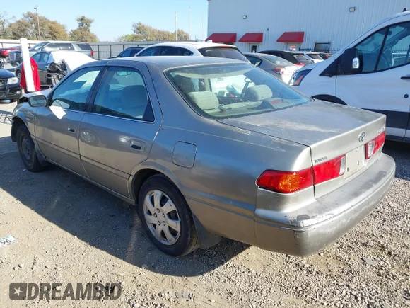 ✅ 2000 Toyota Camry CE • VIN: JT2BG28KXY0524363 • Lot: 43675670. Wystawiony na IAAI z przebiegiem 163 073 mil. Bezpłatny archiwum sprzedaży aukcyjnych z USA i szczegółowy raport historii pojazdu na DreamBid. Zdjęcie 3.