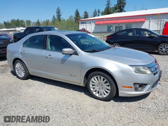 ✅ 2011 Ford Fusion Hybrid • VIN: 3FADP0L33BR184832 • Lot: 45015698. Wystawiony na IAAI z przebiegiem 119 680 mil. Bezpłatny archiwum sprzedaży aukcyjnych z USA i szczegółowy raport historii pojazdu na DreamBid. Zdjęcie 1.