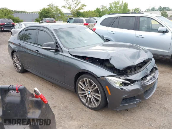 ✅ 2013 BMW 3 Series 335i xDrive • VIN: WBA3B9C52DJ899119 • Лот: 45417784. Опубликован ранее на IAAI с пробегом 128 313 миль. Бесплатный доступ к архиву аукционных продаж из США и подробный отчёт об истории автомобиля на DreamBid. Изображение 1.