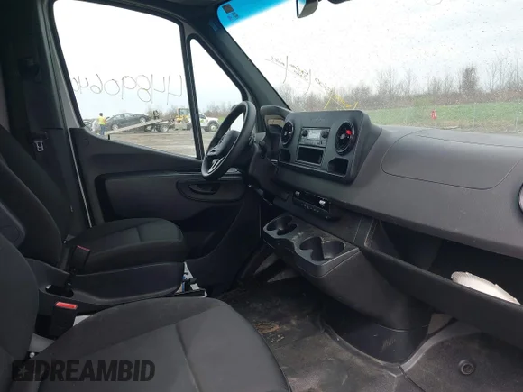 ✅ 2022 Mercedes-Benz Sprinter Cargo • VIN: W1W40CHY7NT103486 • Lot: 44890640. Listed on IAAI with 85,857 mi. Free auction sales archive from the USA and detailed vehicle history report at DreamBid. Image 5.