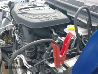 ✅ 2023 Jeep Grand Wagoneer Series III • VIN: 1C4SJSGP5PS502019 • Lot: 42985653. Wystawiony na IAAI z przebiegiem 5 166 mil. Bezpłatny archiwum sprzedaży aukcyjnych z USA i szczegółowy raport historii pojazdu na DreamBid. Zdjęcie 18.