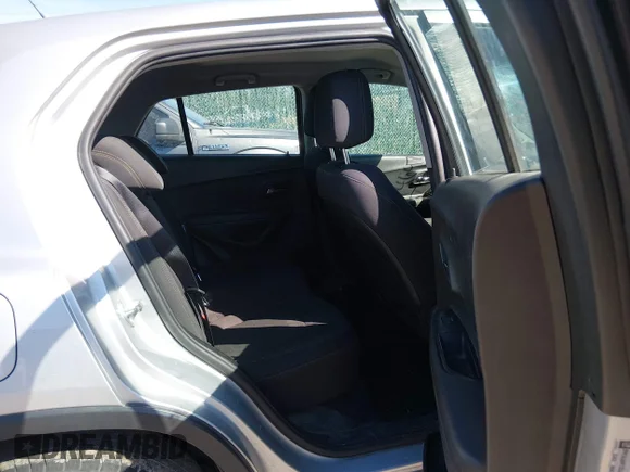 ✅ 2019 Chevrolet Trax LS • VIN: 3GNCJKSB0KL120124 • Lot: 44647178. Wystawiony na IAAI z przebiegiem 132 427 mil. Bezpłatny archiwum sprzedaży aukcyjnych z USA i szczegółowy raport historii pojazdu na DreamBid. Zdjęcie 8.
