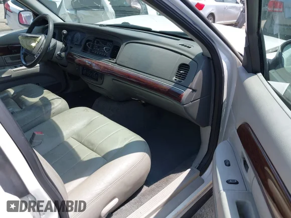 ✅ 2003 Mercury Grand Marquis GS Convenience • VIN: 2MEFM74W53X689964 • Lot: 42164705. Wystawiony na IAAI z przebiegiem 106 823 mil. Bezpłatny archiwum sprzedaży aukcyjnych z USA i szczegółowy raport historii pojazdu na DreamBid. Zdjęcie 5.