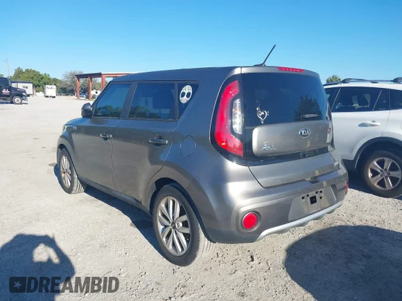 ✅ 2018 Kia Soul + • VIN: KNDJP3A52J7610681 • Lot: 44686797. Wystawiony na IAAI z przebiegiem 99 757 mil. Bezpłatny archiwum sprzedaży aukcyjnych z USA i szczegółowy raport historii pojazdu na DreamBid. Zdjęcie 3.